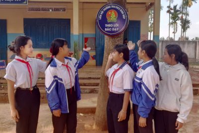 “Công Trình Măng Non” Từ lốp xe tái chế của liên đội trường TH&THCS Đinh Núp